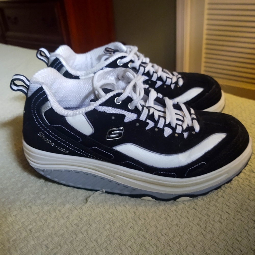 Skechers ShapeUps Size 7.5